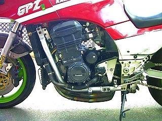 GPZ900とZX－10のエンジンについて教えてください。 - 友人がGPZ9