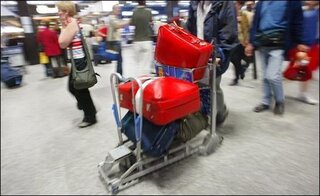 空港のカートにはどの位の荷物が乗りますか 海外赴任に伴い大量の荷物を持ってチ Yahoo 知恵袋