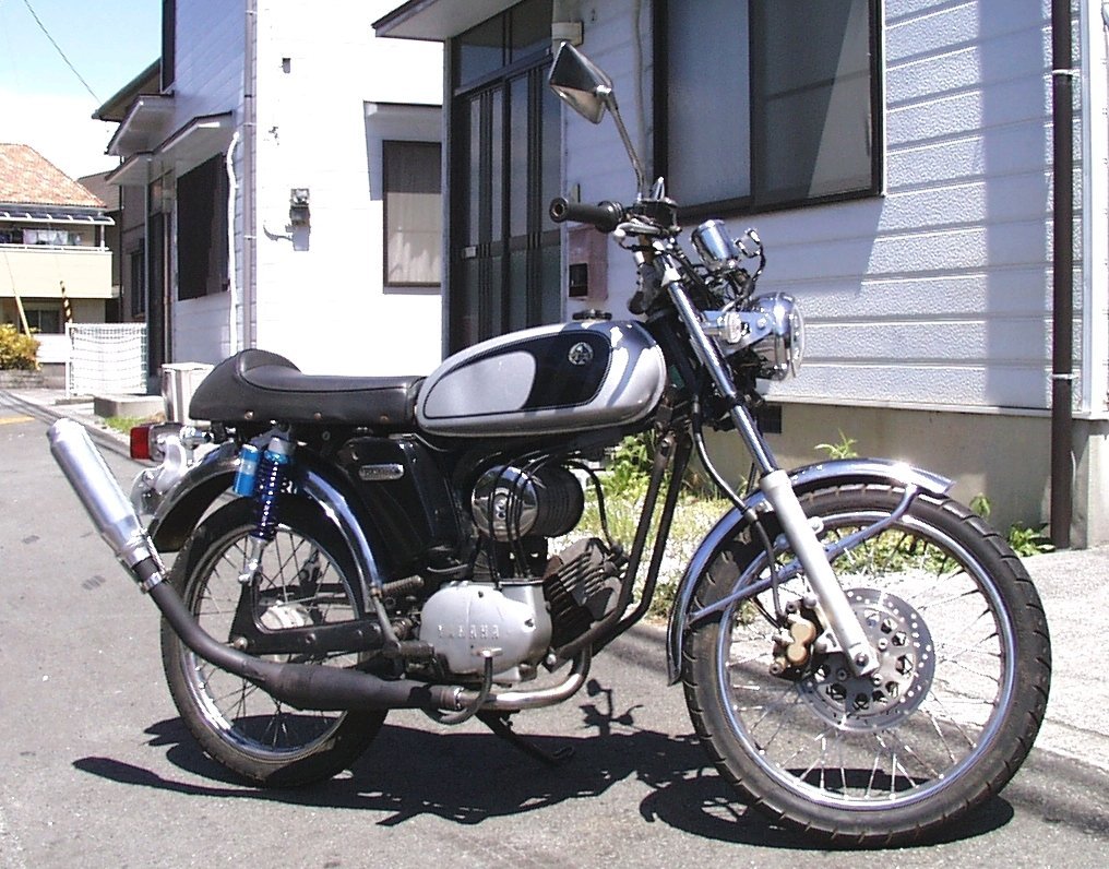 初期のYB-1(2st)に乗っています。 - マフラー？チャ - Yahoo!知恵袋