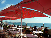 今キョンキョンと中井貴一がドラマで 海岸べりのレストランのシーン Yahoo 知恵袋