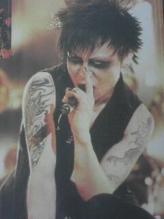 Direngreyの京さんのタトゥー画像を探しています 最近のも Yahoo 知恵袋