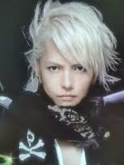 Hydeさんファンには失礼な質問になりますが Hydeさんってどの辺りが美し Yahoo 知恵袋
