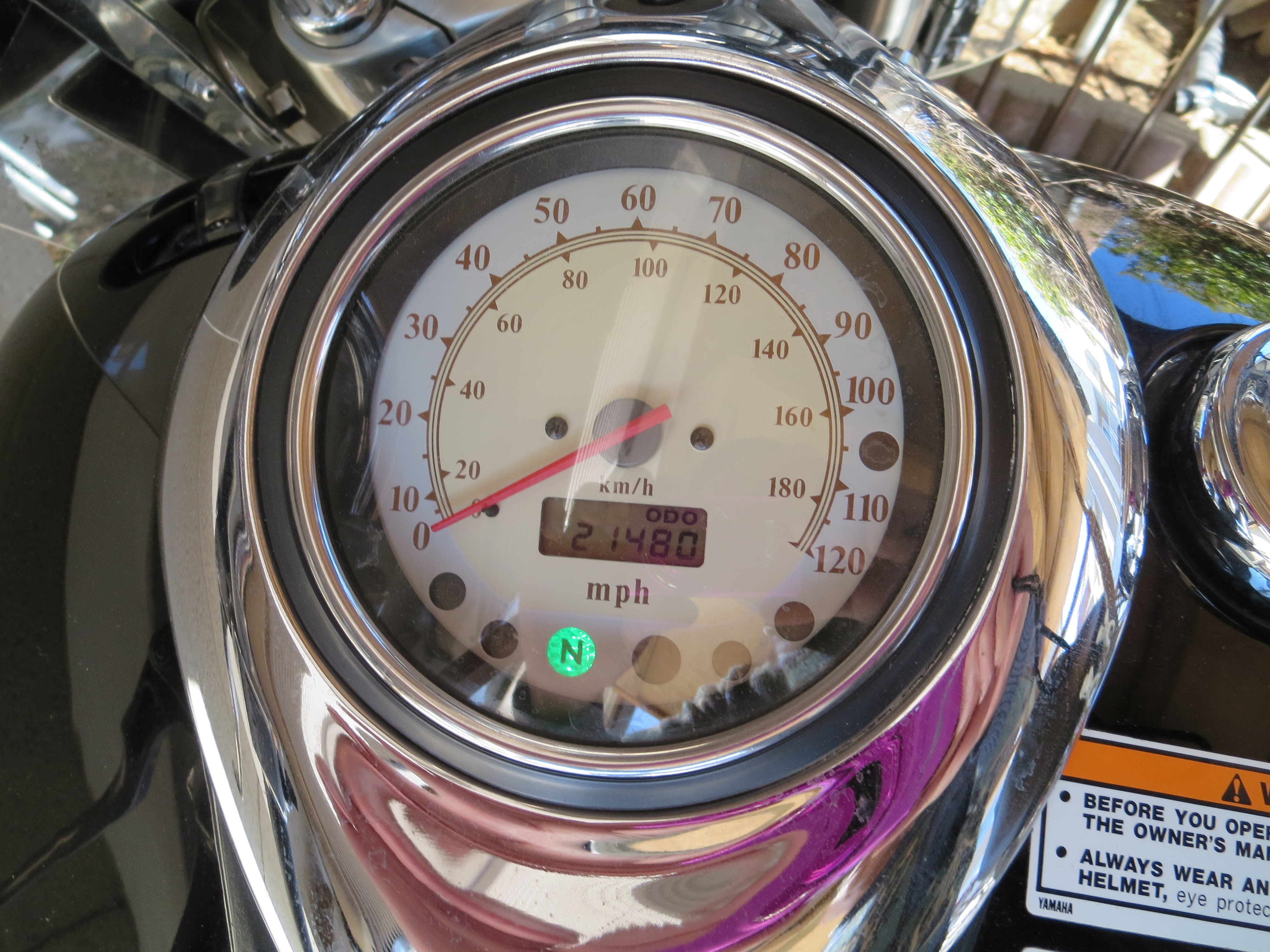 ヤマハV-MAX1200のスピードメーターですが逆車と国内仕様などで