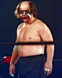 武藤敬司はなぜスキンヘッドになったのですか 昔の写真みたら なかな Yahoo 知恵袋