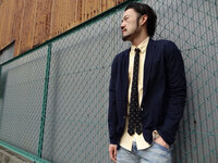 大学生の私服としてブレザーに ネクタイをしめ ジーンズをはく Yahoo 知恵袋