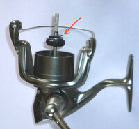 スピニングリールのラインの巻き方なんですがどうしても下側にラインがかな Yahoo 知恵袋