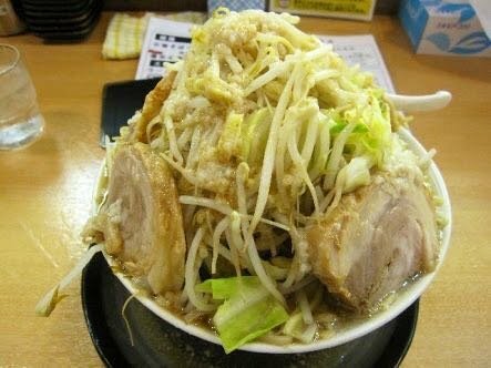 次郎系のラーメンで、ニンニク以外全増しでって言ったんですけどなん