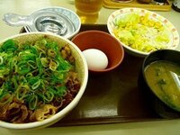 吉野屋の牛丼の ねぎ玉牛丼 の食べ方が判らないねき乗せて 玉子か Yahoo 知恵袋