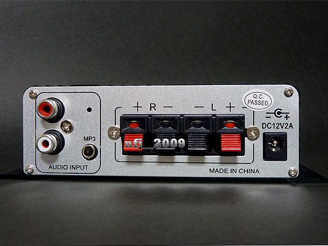 geminiのCDM-4000を購入しましたがスピーカーとの繋ぎ方が分 geminiのCDM-4000を購入しましたがスピーカーとの繋ぎ方が分