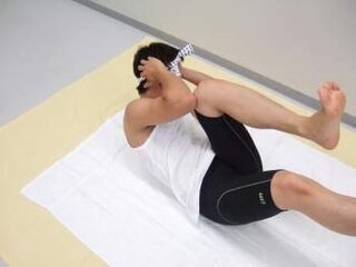 誰かに足を押さえてもらわないと腹筋が一回もできません 高2の男です 部活の Yahoo 知恵袋