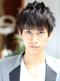 僕は頭頂部が平らになって全体的に頭の形が円いと言うより四角いです これは Yahoo 知恵袋