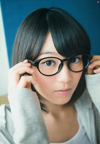 乃木坂46の生田絵梨花さんってメガネかけているんですか テレビに出 Yahoo 知恵袋