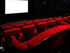 大阪府内で座席がソファーの映画館ってありますか なんばパークスシ Yahoo 知恵袋