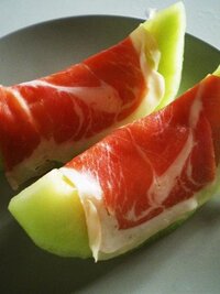 生ハムメロンに使用するメロンは 赤肉メロンと青肉メロンのどちらが良 Yahoo 知恵袋