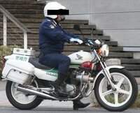 最近街で見かける白バイと青バイって どう違う 知ってる方 教えて Yahoo 知恵袋