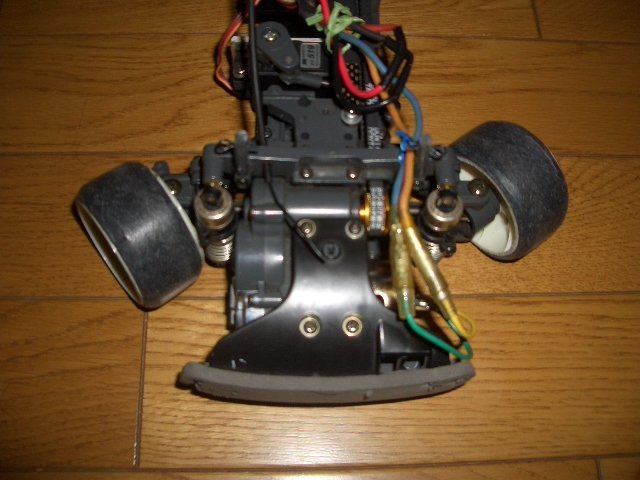 タミヤのラジコン、TA03Fのツインモーター化。TA03Fに03R
