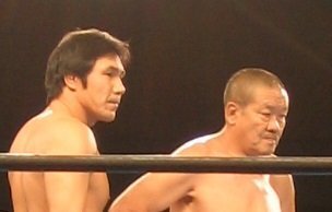 Yahoo!知恵袋大木金太郎、ボボブラジルなど頭突きを売りにしてるレスラーですがブックにしてもかなりの威力があると思います。
鍛えて強くなるもんでしょうか?
それとも痛みに耐える強さがあるんですか?