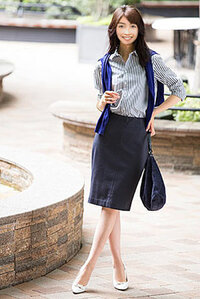 質問です スーツ タイトスカートのスーツ をジャケットなしでカッターシ Yahoo 知恵袋