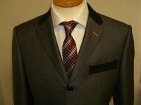 テーラードジャケットで おりたたんである襟の部分だけ色が違うのを Yahoo 知恵袋