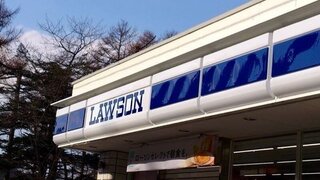 ローソンは水色系ですが 最近の店舗は濃い青系になっています コーポ Yahoo 知恵袋