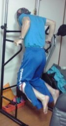 狭い部屋でも使える懸垂マシンについて 自宅で懸垂がしたいと考えてい Yahoo 知恵袋