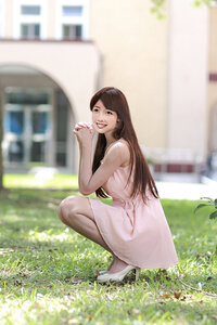 女性の方へ質問です スカートを履いて しゃがんで作業をする時って どうして Yahoo 知恵袋