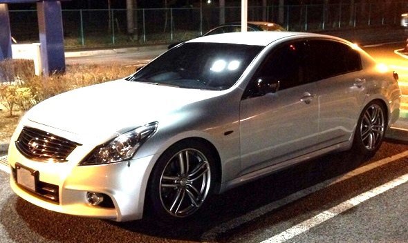 v36セダンにy50純正19インチv36スカイラインセダンの4wdに乗 