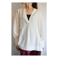 篠原涼子さんはドラマ オトナ女子 で 胸が強調される服を着ている印象が多いです Yahoo 知恵袋