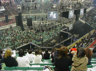 武道館での座席についてです 1月に行われるライブに行きます 1階j列と2 Yahoo 知恵袋