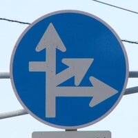 直進の指定方向外進行禁止の標識を超えた3ｍ程先にある道路は右折できますか 指 Yahoo 知恵袋