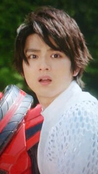 この人は仮面ライダードライブの泊進之介の息子ですか Yahoo 知恵袋