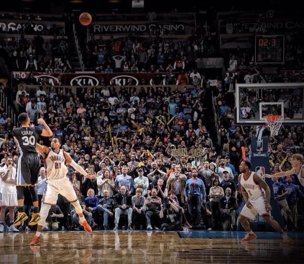 ステフィン カリーのシュートフォームって どう思います 女子のシュートフォー Yahoo 知恵袋