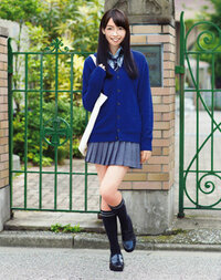 女子高生はなぜスカートを短くするのですか 脚をきれいに見せられるから Yahoo 知恵袋