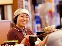 牛丼屋の店員が外国人が多い理由を教えてください 先ず賃金を安く叩 Yahoo 知恵袋