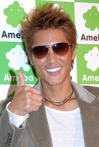 清原和博や高知東生みたいに肌が黒くて歯が白い有名人って他に誰が思 Yahoo 知恵袋