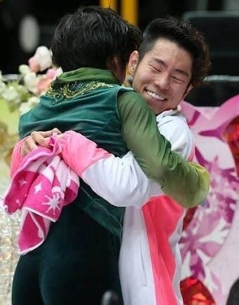 高橋大輔 宇野しょうま って若いフィギア選手にやたら抱きつ Yahoo 知恵袋