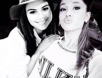 セレーナゴメスとアリアナグランデは仲良いですか 昔は仲よかったですが 今 Yahoo 知恵袋