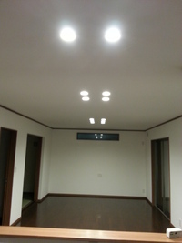 リビング照明について 新築にあたり 只今照明の打ち合わせをしております 電気屋さ 教えて 住まいの先生 Yahoo 不動産