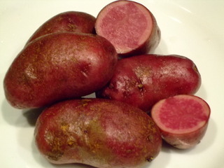 赤いジャガイモがありました 買ってきたじゃがいもをむいていたら 画像のよう Yahoo 知恵袋