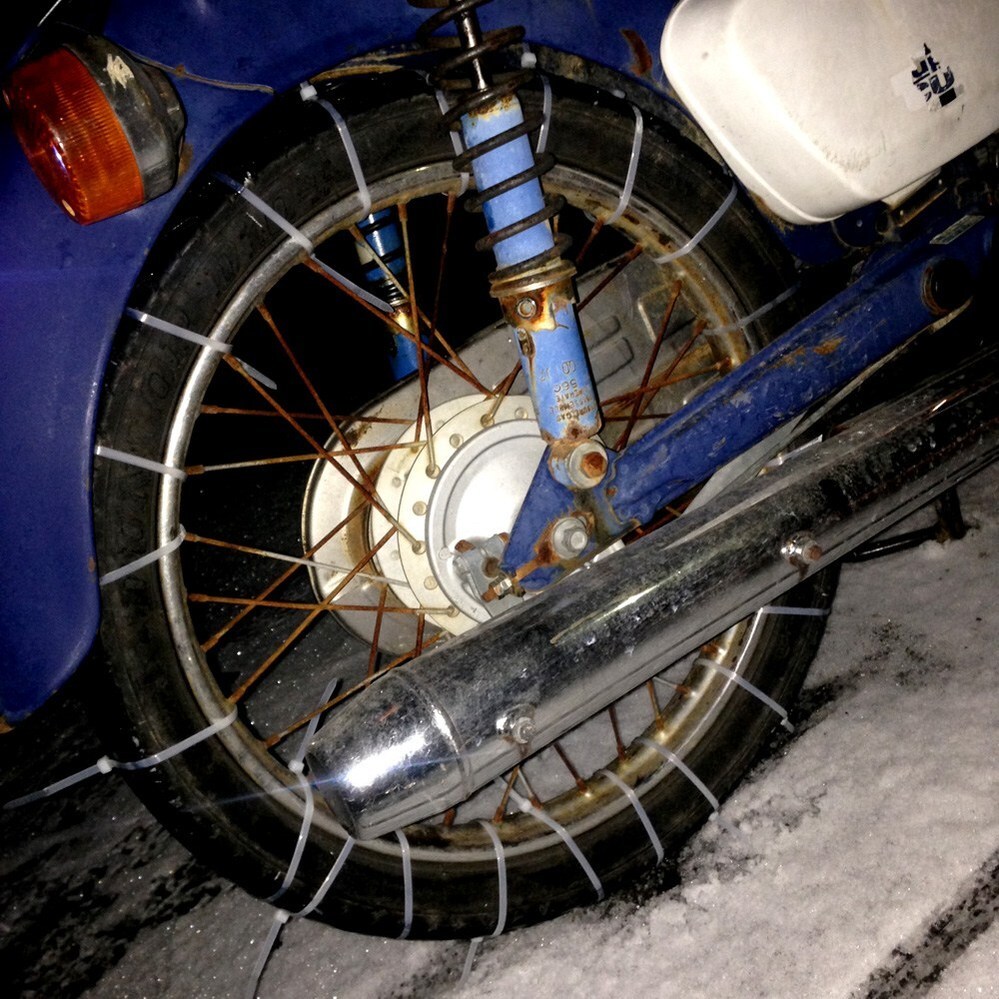 雪が降ったらバイク通勤の人ってどうするんですか ここ北海道では居 Yahoo 知恵袋