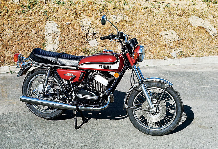 ヤマハの旧車RDの事で質問します。RD350と400は実際に乗った感じど