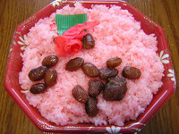 赤飯の赤みはどうやって出してるのですか 北海道の赤飯は 食紅 Yahoo 知恵袋
