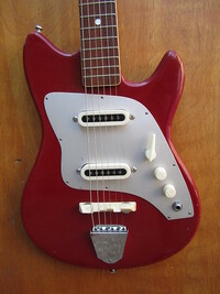 R L Burnsideが1978年に弾いているギターは何でしょうか また Yahoo 知恵袋