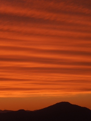 夕焼け 夕日が一番きれいな季節は 一年の中で 夕焼け 夕日が一番きれ Yahoo 知恵袋