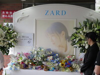 初めてzardの坂井泉水さんの献花台に行こうと思っているのですが調べると Yahoo 知恵袋