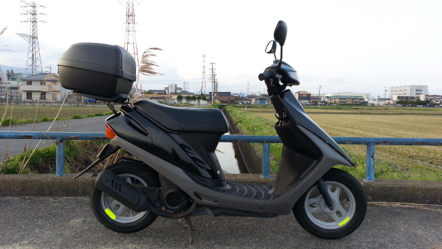 原付バイクのスーパーディオAF27にガソリンを満タンに入れたとしたら