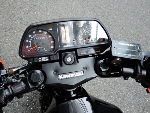 z400gpのメーターのワーニングランプが点滅しているのですが