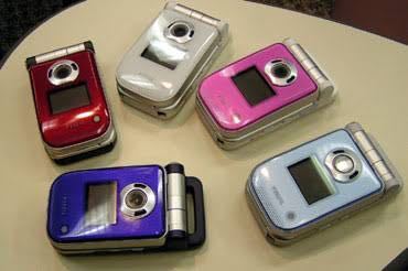 ドコモの昔のガラケーの充電器を探しています。 - P252iSに合うものを