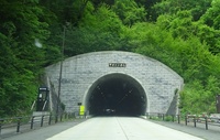 閉所恐怖症 なので高速道路のトンネルが怖くて困っています 1000m Yahoo 知恵袋
