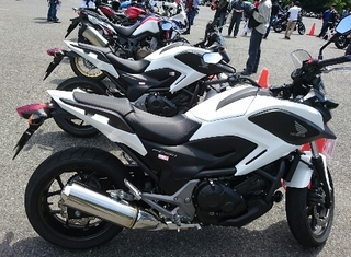 Nc750xかnc750sのどちらを購入しようか迷っています バ Yahoo 知恵袋